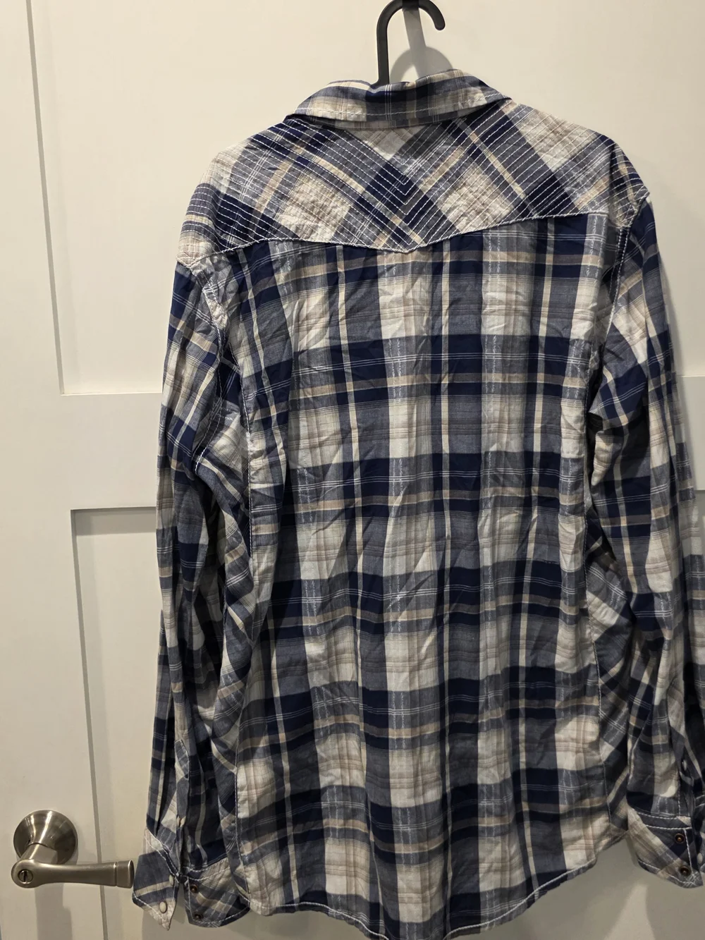 BKE Buckle Black Pearl Snap Shirt Mens L Athletic Fit Blue White Plaid Rodeo